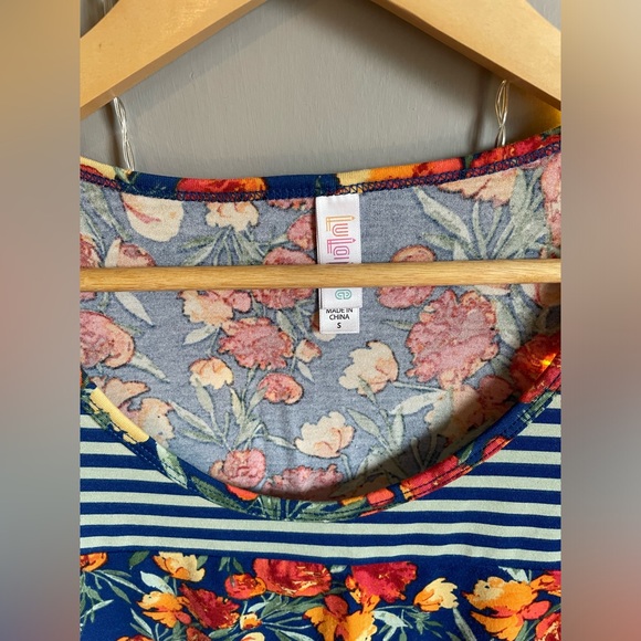 Women’s Small Top - Picture 2 of 3